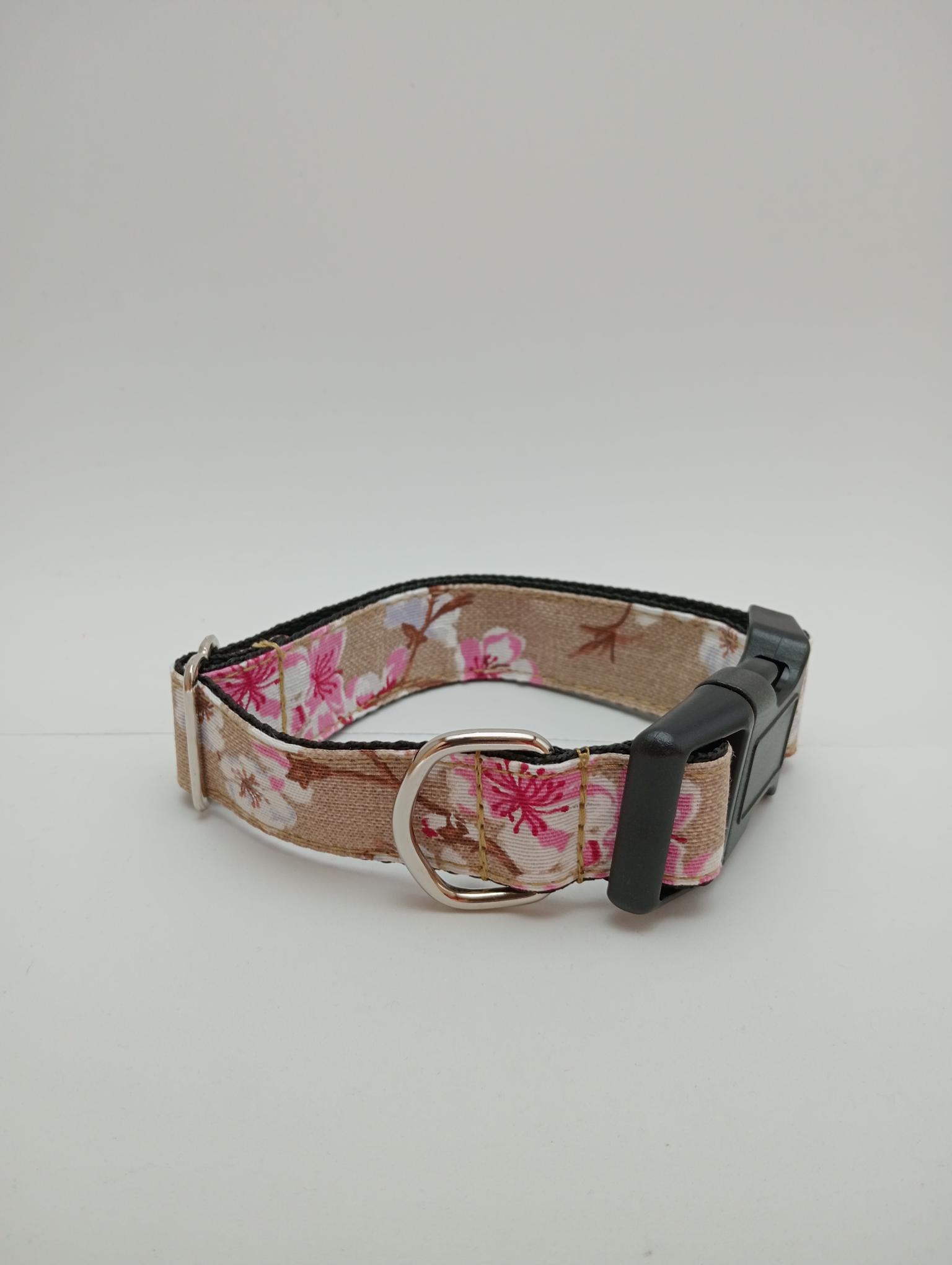 Collar Click Artesanal Flor de Cerezo Japonés - Imagen 2
